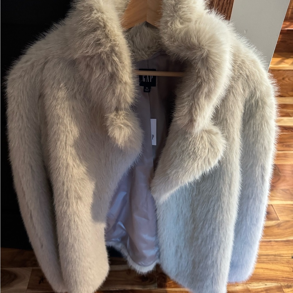 GAP Women's Plush Cream Teddy Jacket